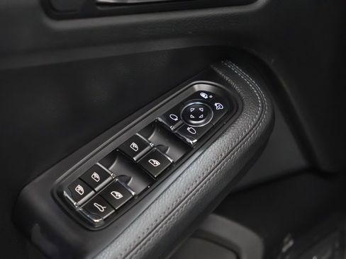 Certified 2021 Porsche Macan image 23