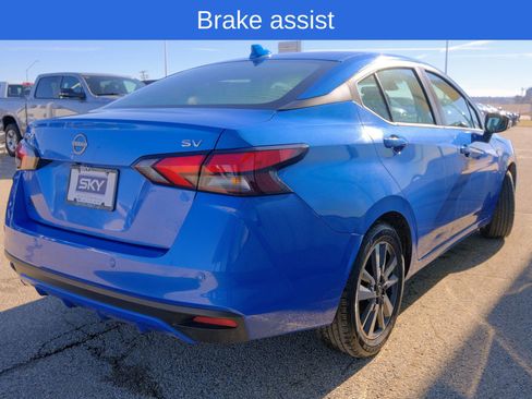 Used 2023 Nissan Versa SV image 8