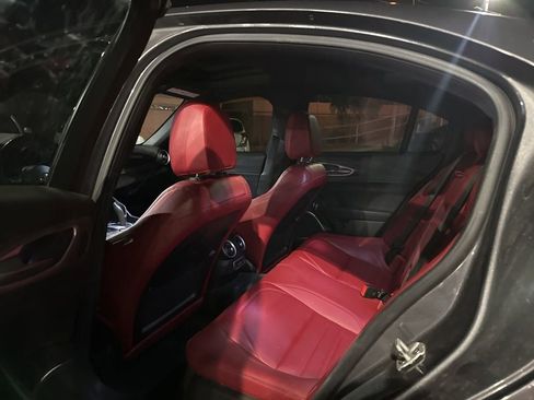 Used 2022 Alfa Romeo Giulia Veloce image 11