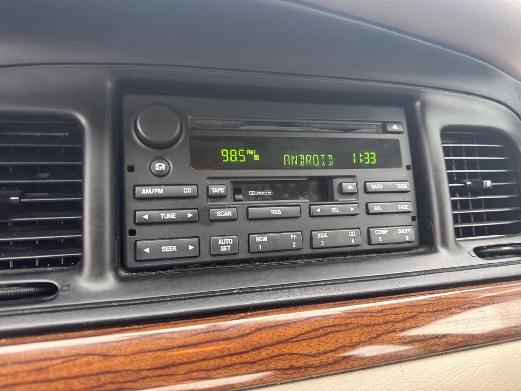 Used 2005 Ford Crown Victoria LX RWD image 20