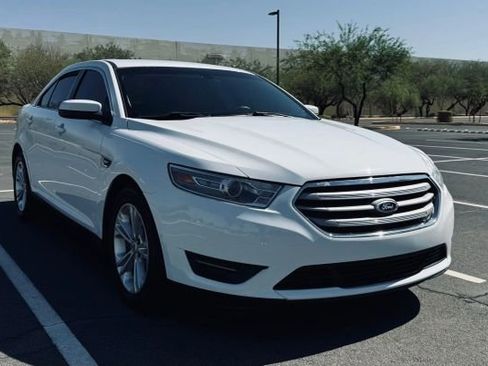 Used 2013 Ford Taurus SEL image 2