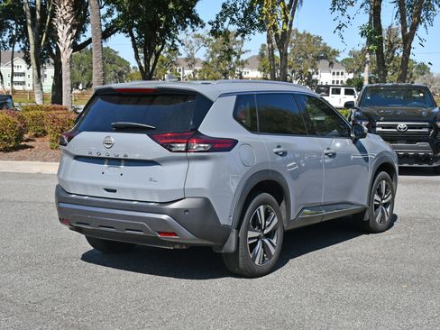 Used 2023 Nissan Rogue SL w/ SL Premium Package image 4