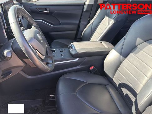 Used 2023 Toyota Highlander XLE FWD image 16