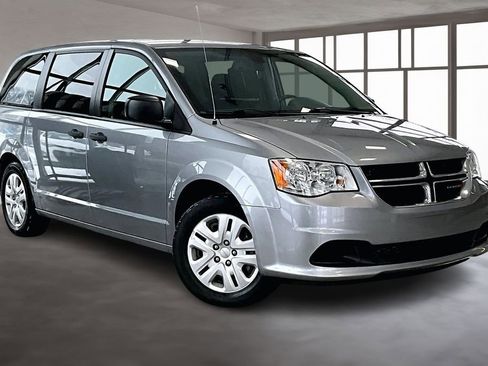 Used 2019 Dodge Grand Caravan SE w/ UConnect Hands-Free Group image 13