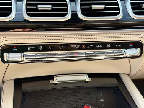 Used 2025 Mercedes-Benz Maybach GLS 600 4MATIC image 17