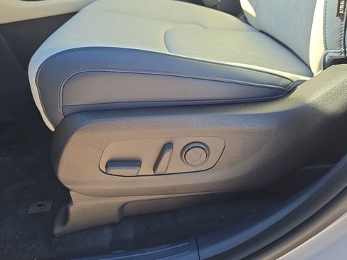 New 2026 Kia Carnival EX image 21