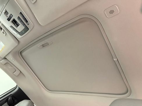 Used 2025 Toyota Sienna XLE w/ XLE Plus Package FWD image 19