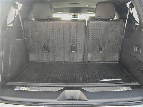 Used 2024 Chevrolet Suburban High Country w/ Advanced Technology Package image 6