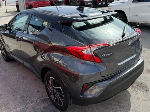 Used 2022 Toyota C-HR Limited image 5