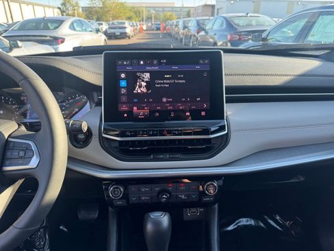 Used 2025 Jeep Compass Limited image 18