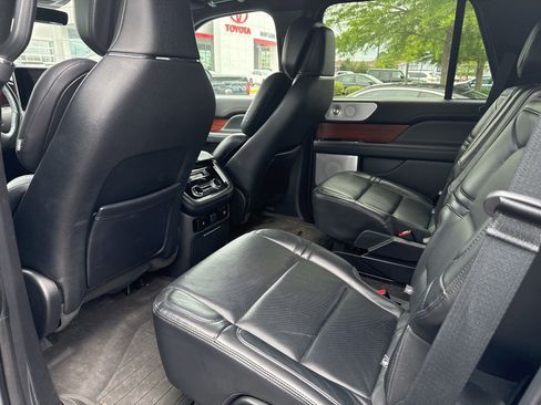 Used 2021 Lincoln Navigator Reserve w/ Luxury Package AWD/4WD image 4