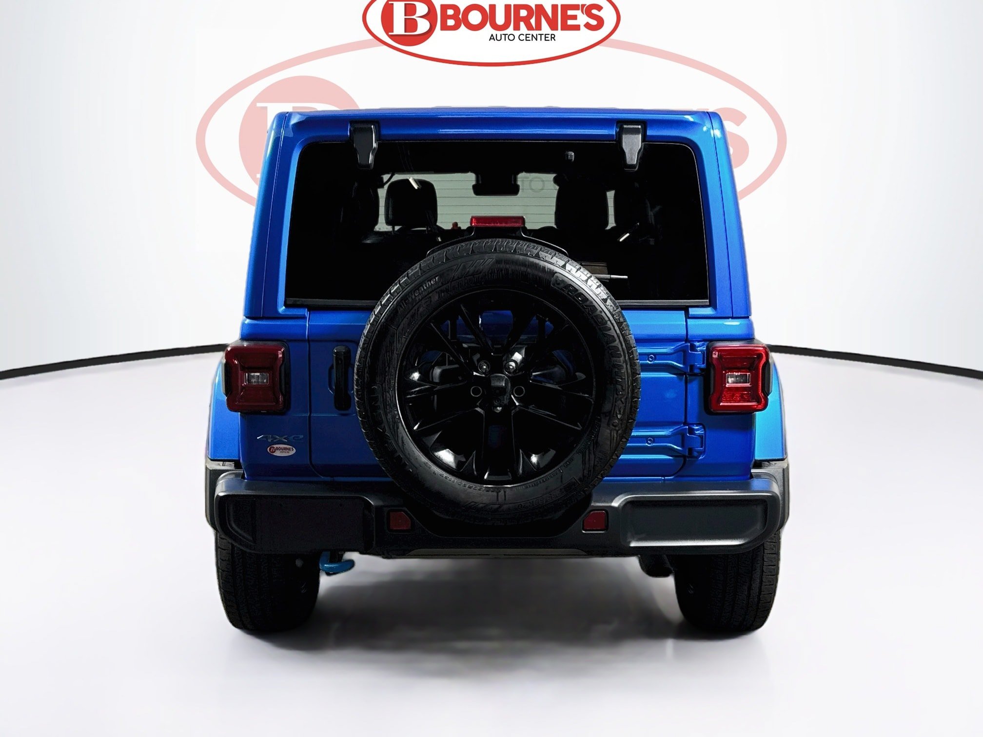 Used 2024 Jeep Wrangler Unlimited Sahara w/ Technology Group AWD/4WD image 9