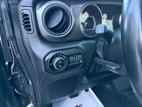 Used 2021 Jeep Gladiator Sport image 19