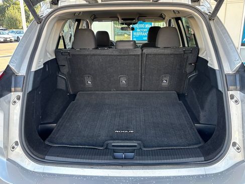 Used 2025 Nissan Rogue SV AWD/4WD image 28