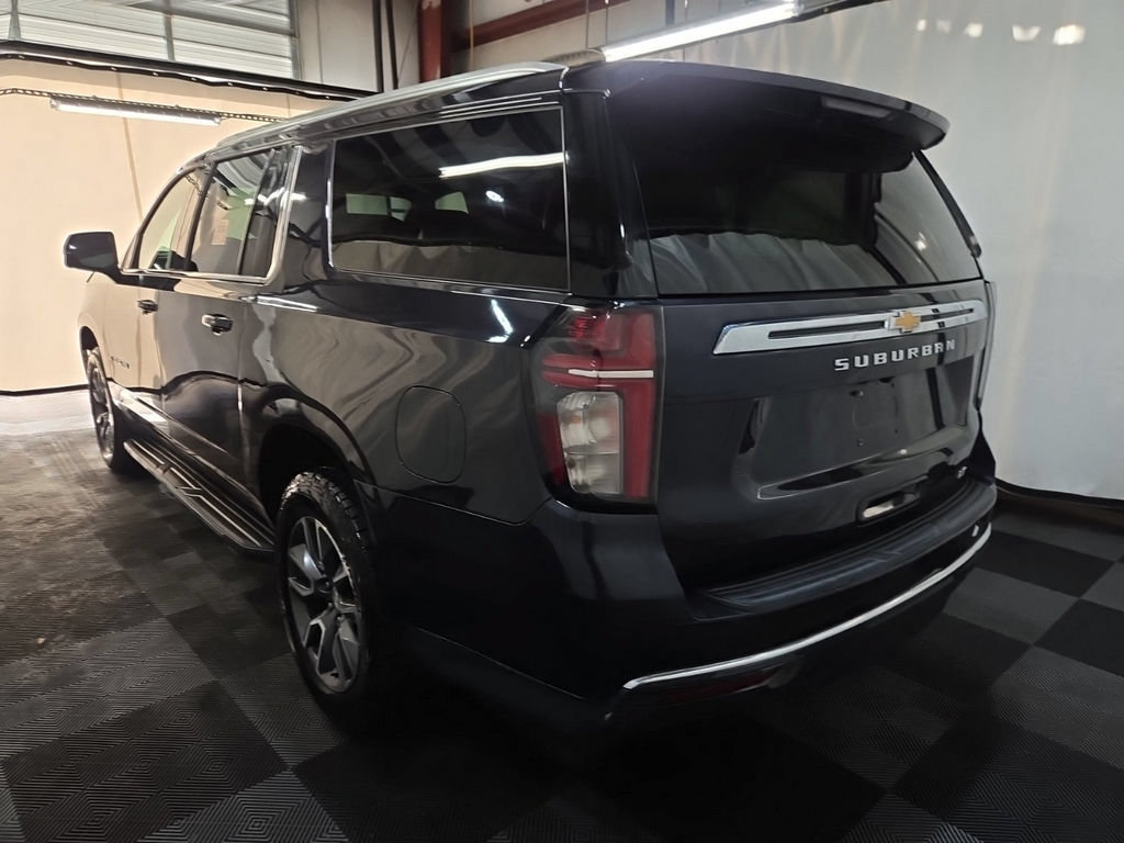 Used 2022 Chevrolet Suburban LT w/ LT Signature Plus Package AWD/4WD image 4