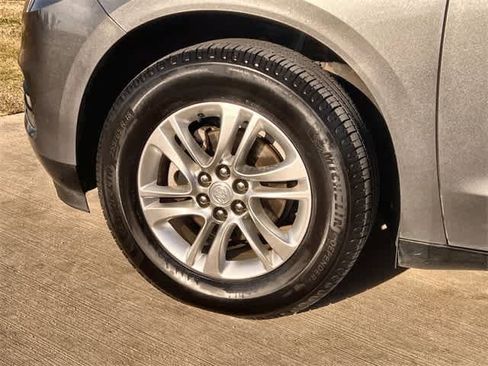 Used 2019 Buick Enclave Essence image 9