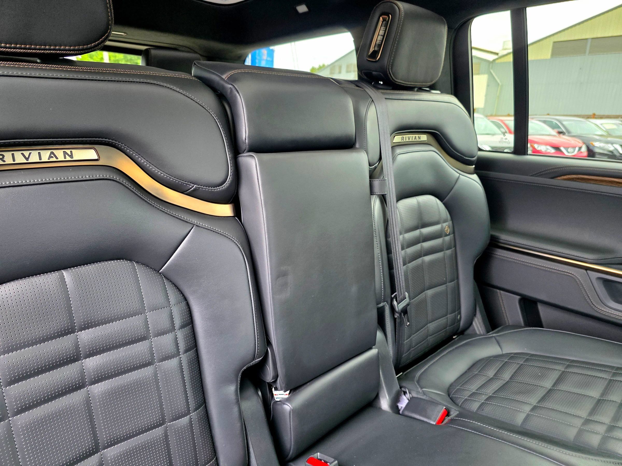 Used 2025 Rivian R1S Premium Dual AWD/4WD image 53
