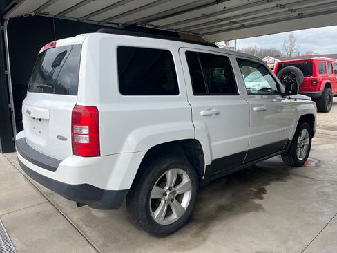Used 2016 Jeep Patriot Latitude AWD/4WD image 5