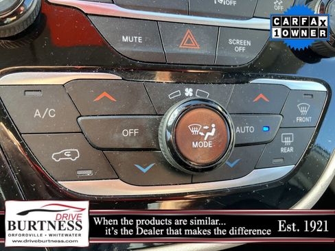 Used 2024 Chrysler Pacifica Touring-L FWD image 43