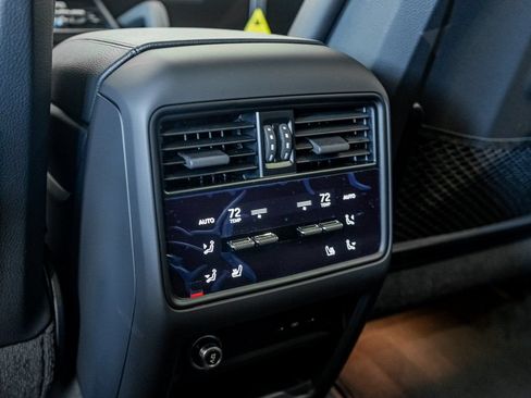 Certified 2025 Porsche Cayenne AWD/4WD image 29