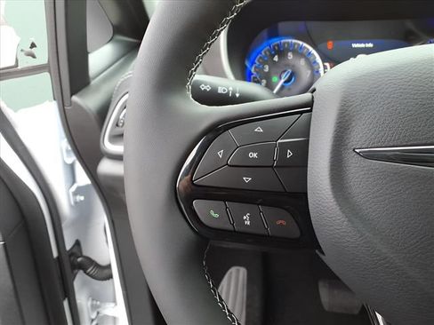 New 2026 Chrysler Pacifica Select AWD/4WD image 20
