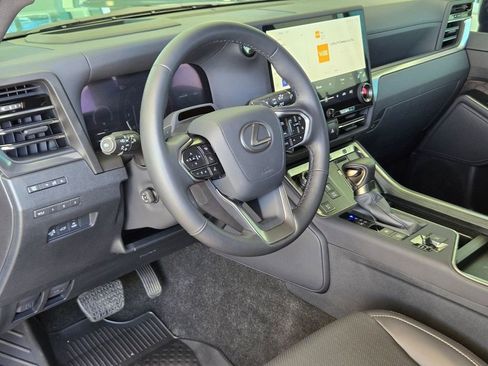 Used 2025 Lexus GX 550 w/ Cold Area Package AWD/4WD image 10