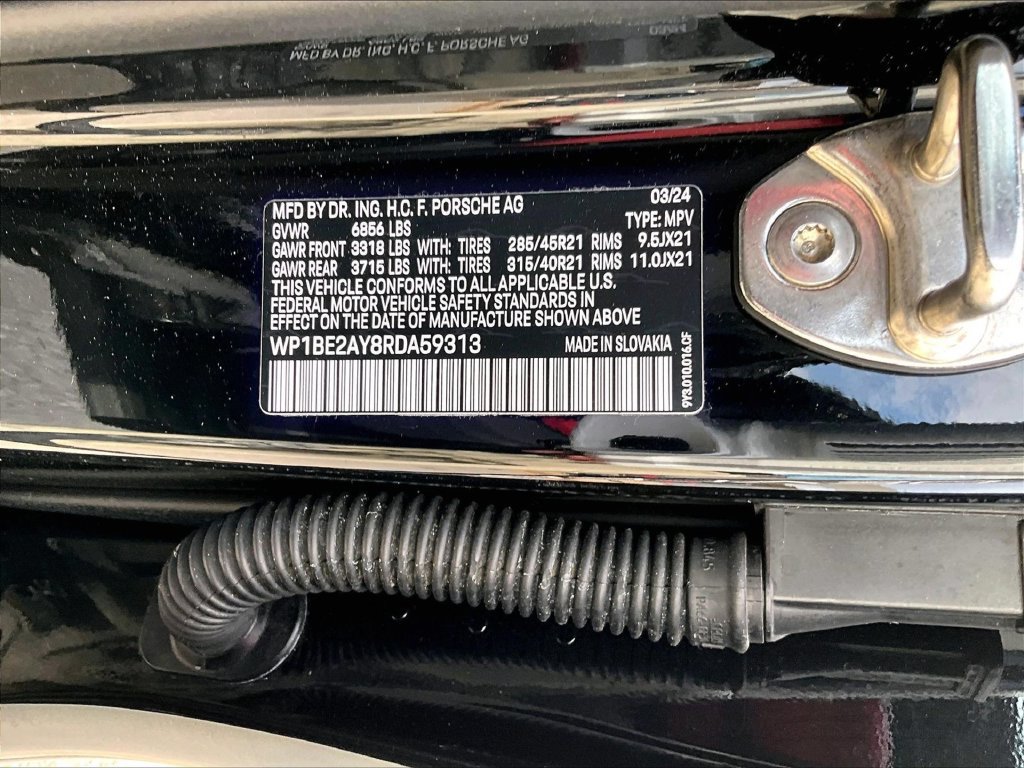Certified 2024 Porsche Cayenne Coupe AWD/4WD image 26