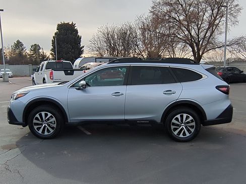 Used 2022 Subaru Outback Premium image 9