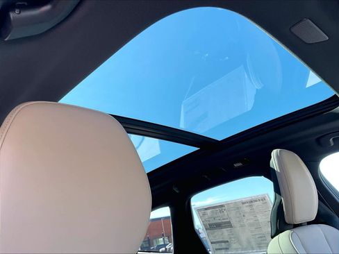 New 2026 Volvo XC60 B5 Plus w/ Climate Package image 29