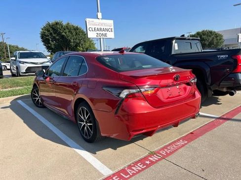 Used 2024 Toyota Camry SE w/ Convenience Package FWD image 4
