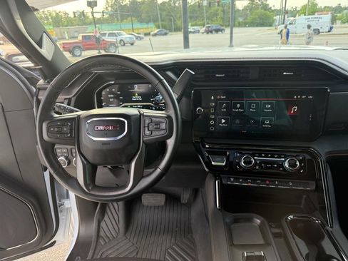 Used 2024 GMC Sierra 2500 AT4 w/ AT4 Premium Plus Package AWD/4WD image 16