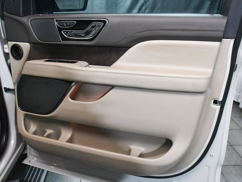 Used 2022 Lincoln Navigator L Reserve image 18