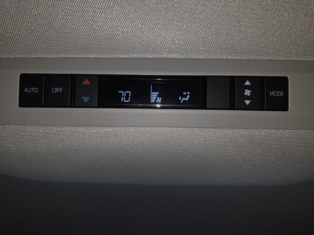 Used 2024 Toyota Sienna LE FWD image 28