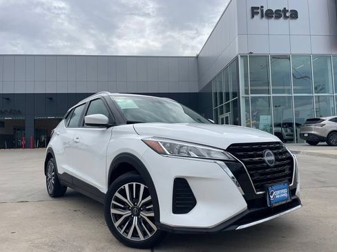 Used 2024 Nissan Kicks SV FWD image 1