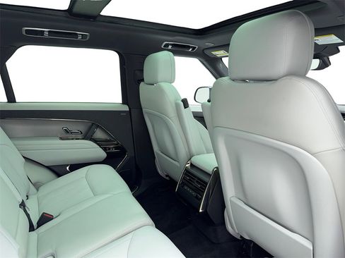 Used 2025 Land Rover Range Rover Sport image 46