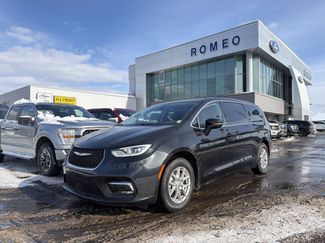 Used 2023 Chrysler Pacifica Touring-L video 1