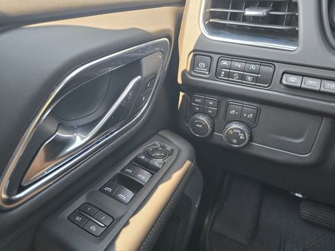 Used 2024 Chevrolet Tahoe Premier AWD/4WD image 22