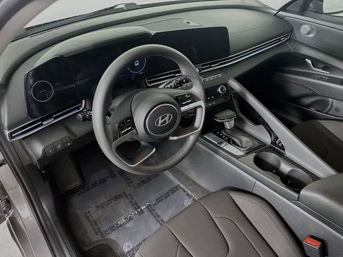 Used 2024 Hyundai Elantra Blue FWD image 2