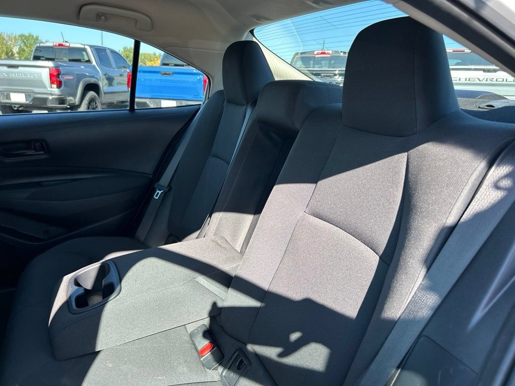 Used 2025 Toyota Corolla LE FWD image 31