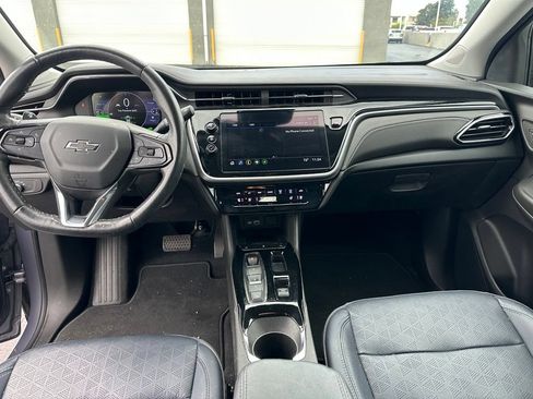 Used 2023 Chevrolet Bolt EUV LT w/ Convenience Package FWD image 8