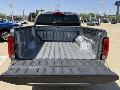 Used 2024 Chevrolet Colorado Trail Boss w/ Technology Package AWD/4WD image 9