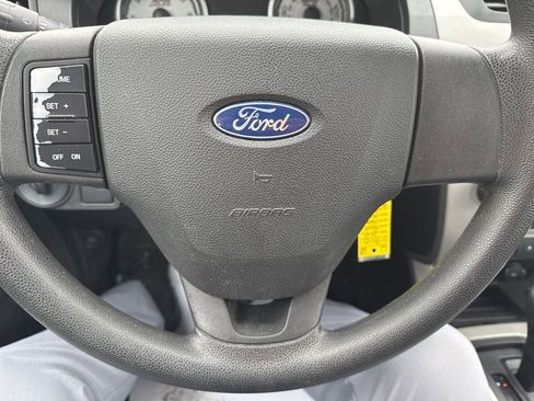 Used 2010 Ford Focus SE image 12
