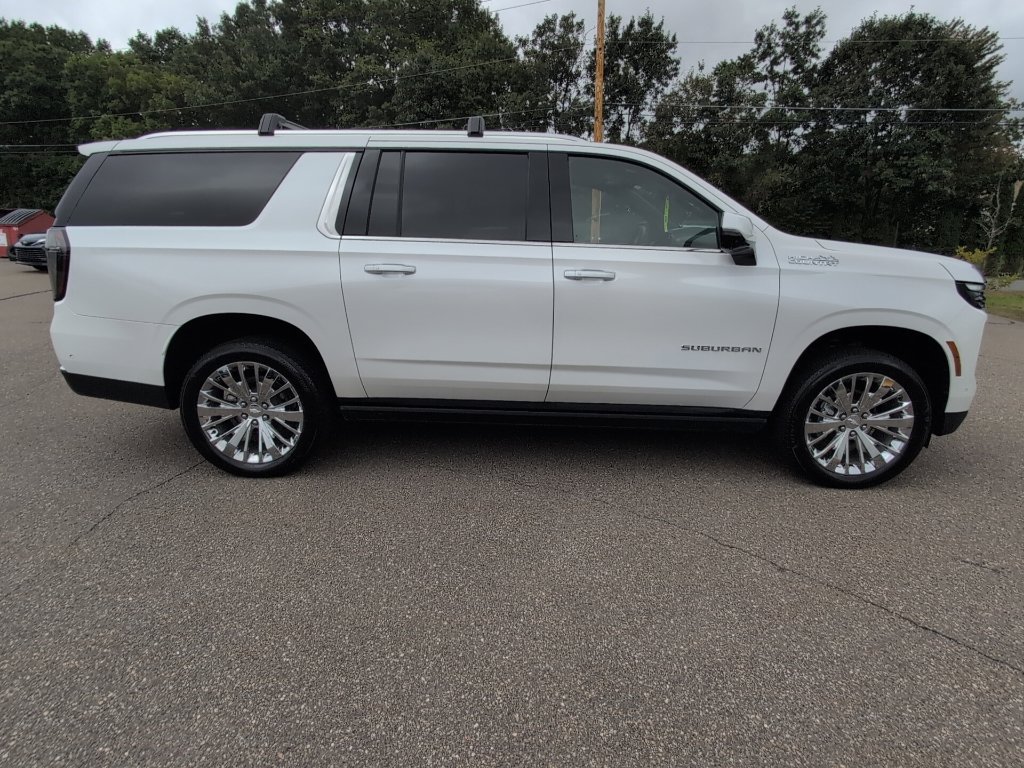 Used 2025 Chevrolet Suburban High Country AWD/4WD image 8