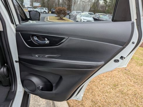 Used 2018 Nissan Rogue SL image 29