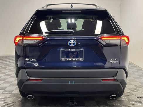 Used 2021 Toyota RAV4 XLE Premium image 21