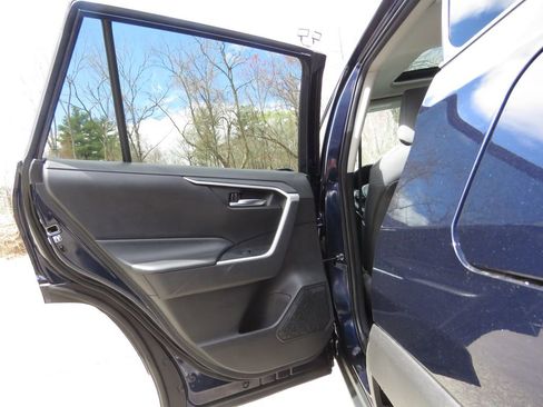 Used 2020 Toyota RAV4 XLE w/ Convenience Package AWD/4WD image 19