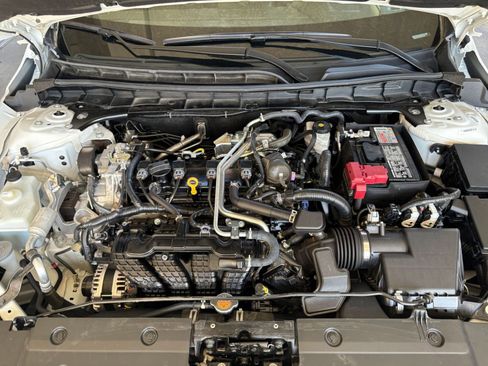 Used 2025 Nissan Altima 2.5 SV FWD image 33