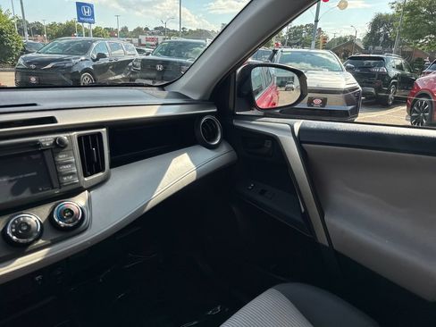 Used 2015 Toyota RAV4 LE AWD/4WD image 27