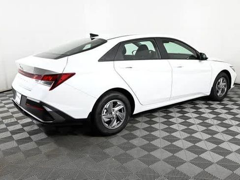 New 2026 Hyundai Elantra SE image 10