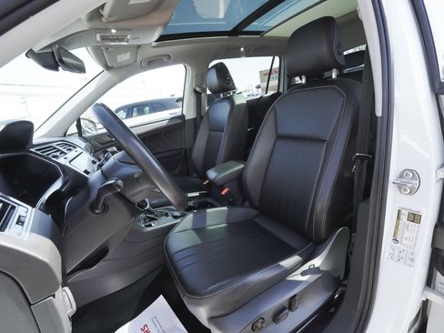 Used 2022 Volkswagen Tiguan SE w/ Panoramic Sunroof Package AWD/4WD image 32